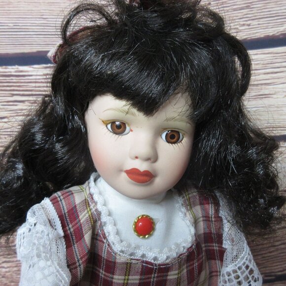UniQue Porcelain Doll Limited Edition 16" - Bonnie - Picture 3 of 10